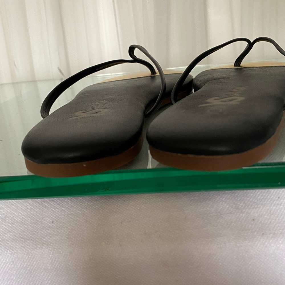 Yosi Samra Black and Gold Leather Sandals Flip-Flops Size 7 - Picture 7 of 11